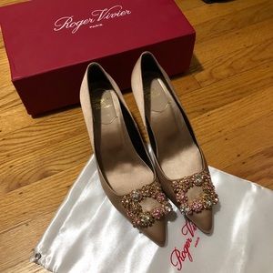 RV style champagne pump heels